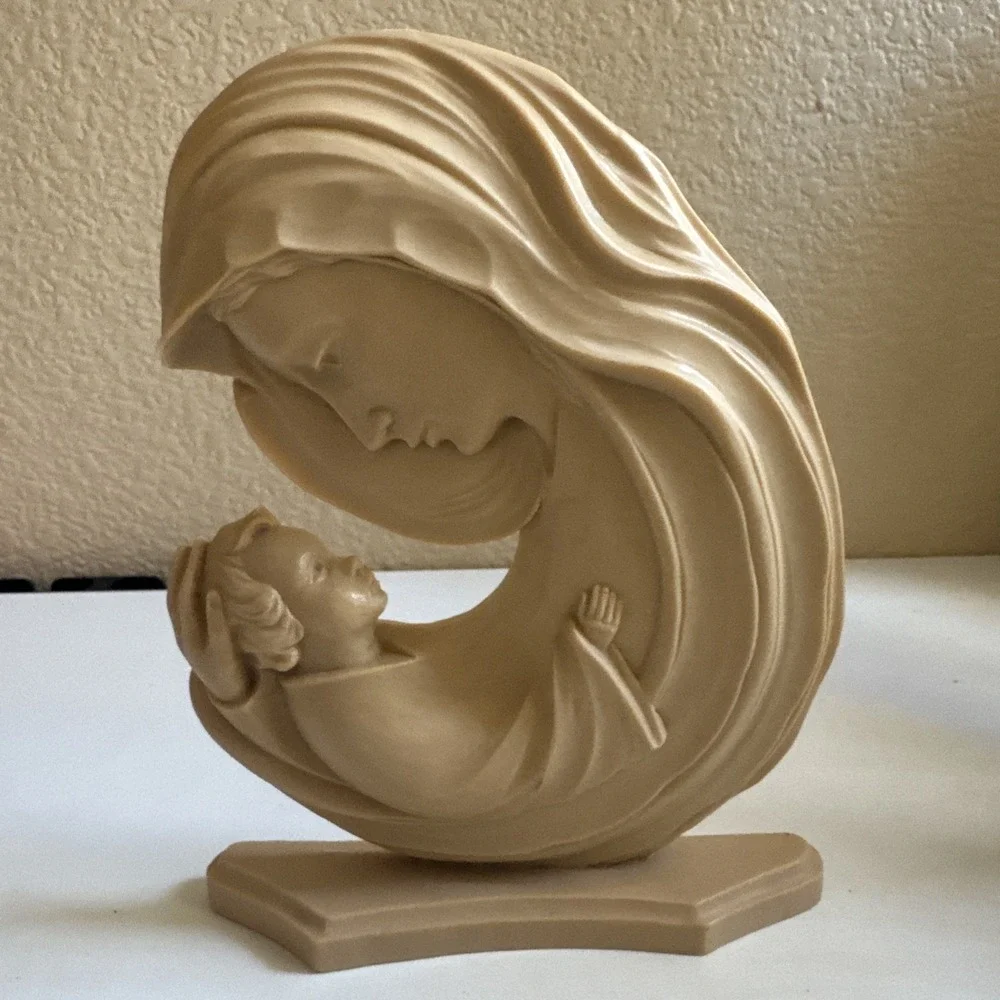 Vintage Mary and Baby Jesus Molded Plastic Figurine Free Standing - Wall Hanging